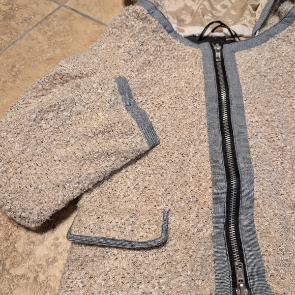 Cute Fleece Like Jacket - Picture 2 of 5